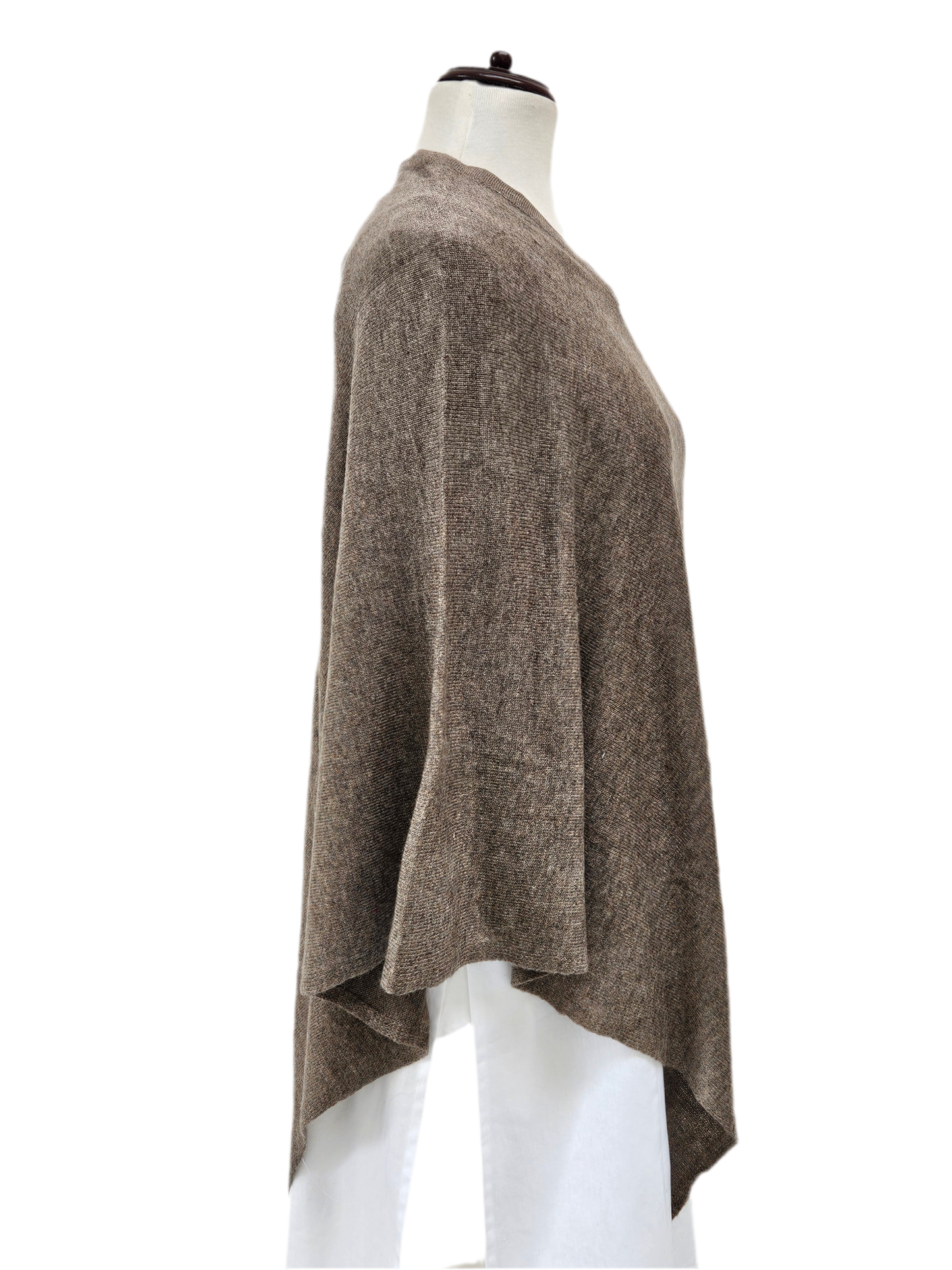 Poncho de lana. Café musgo