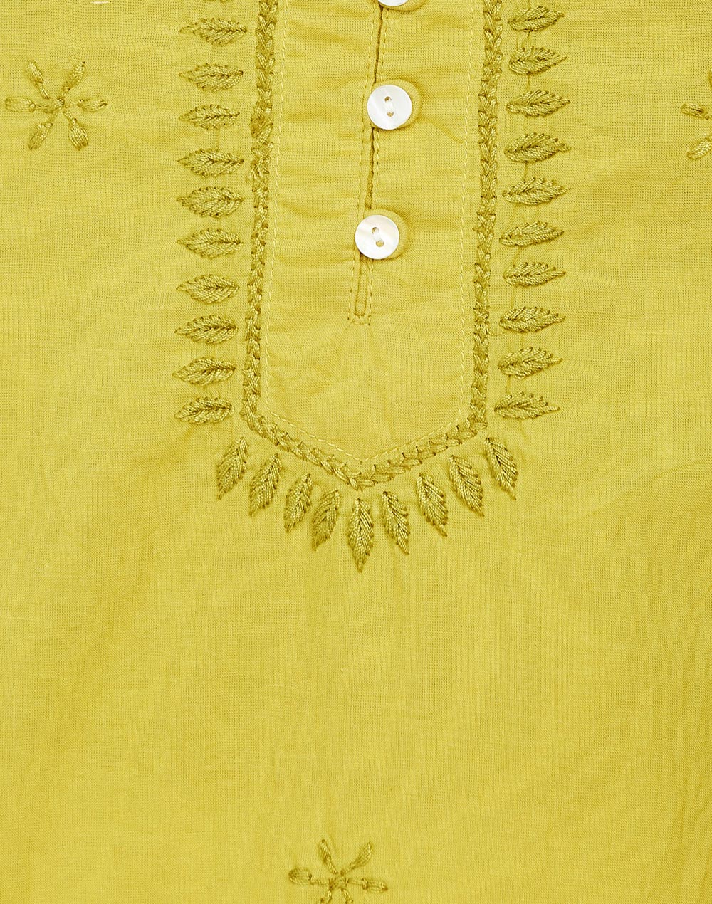 Kurta larga con bordado chikankari. Verde musgo