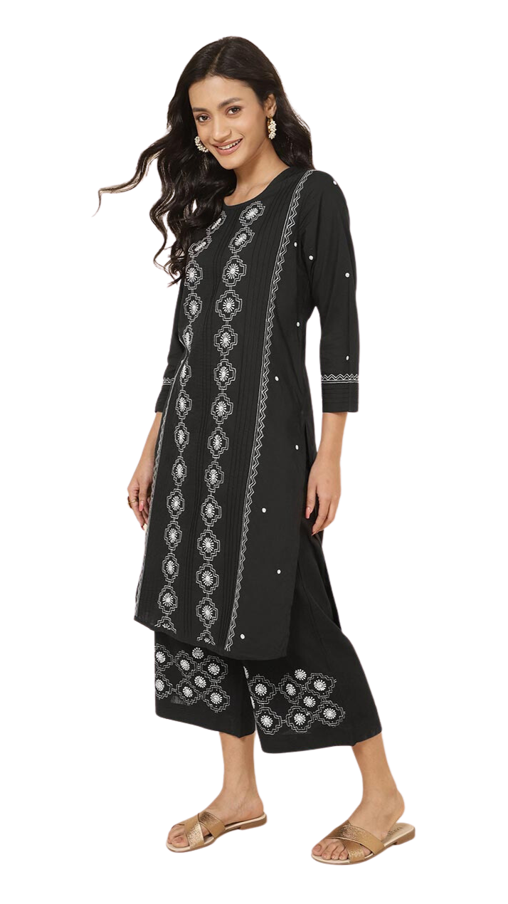Kurta larga con bordado chikankari. Negra