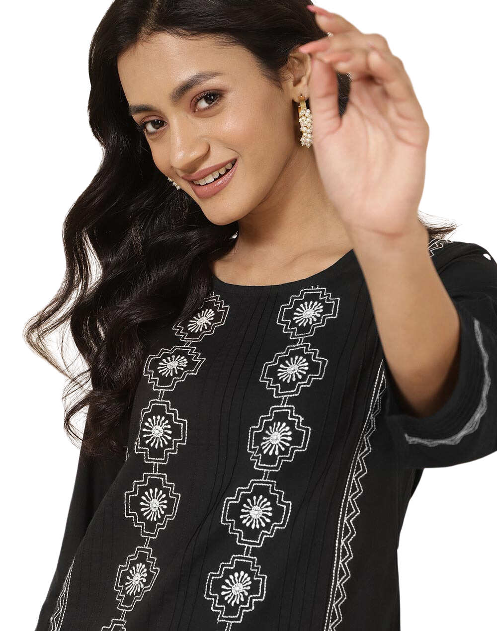 Kurta larga con bordado chikankari. Negra