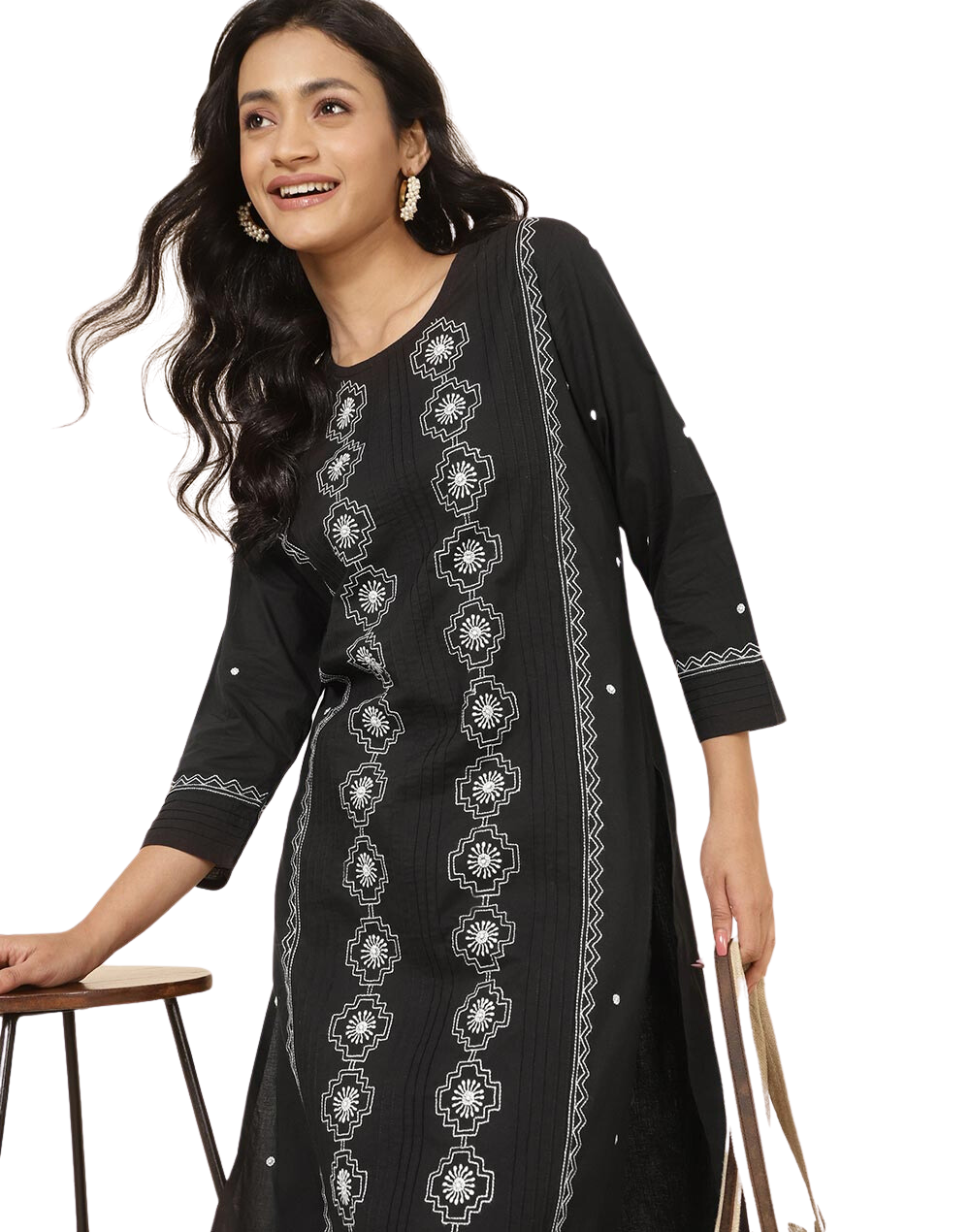 Kurta larga con bordado chikankari. Negra