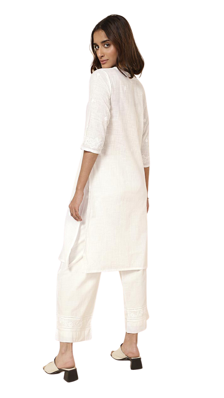 Kurta larga con bordado chikankari. Blanca (abierta)
