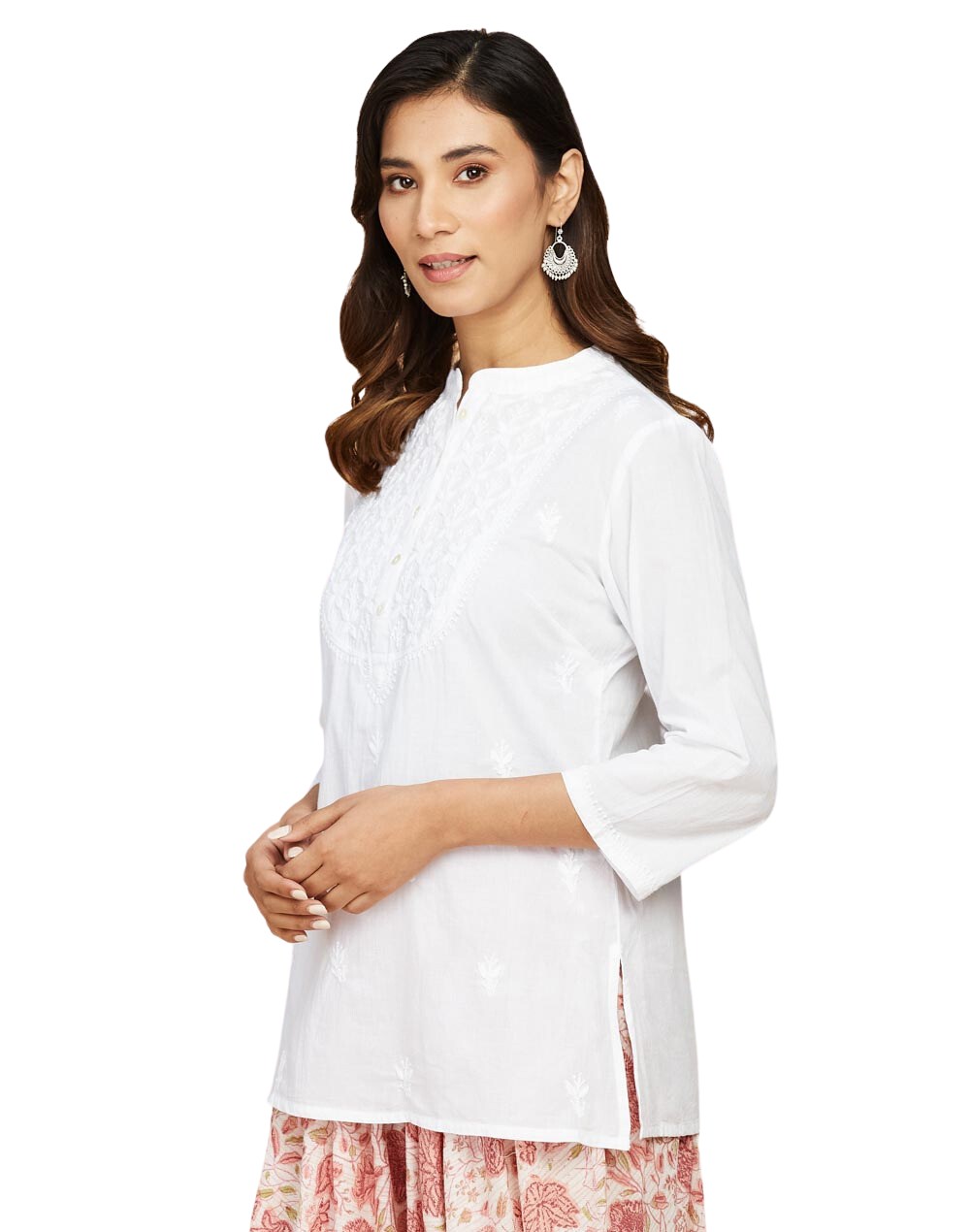 Kurta corta con bordado chikankari.
