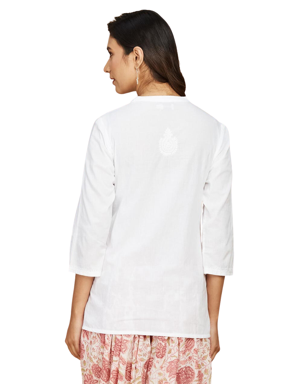 Kurta corta con bordado chikankari.