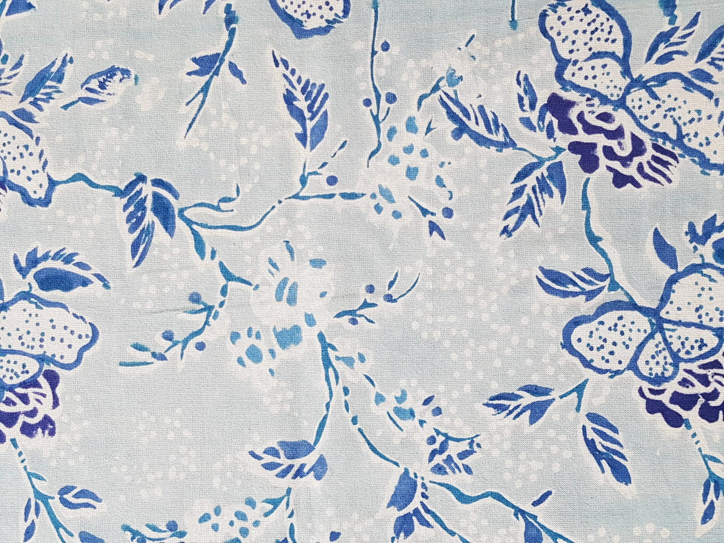 Mantel cuadrado 100% algodón estampado a mano. Azul claro