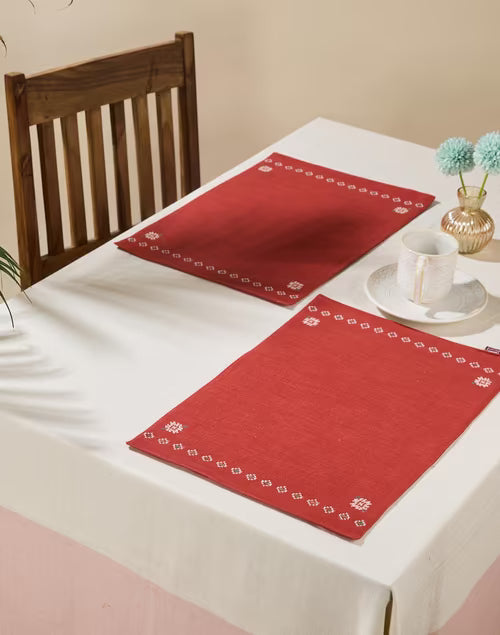 Mantel individual tejido en algodón y bordado. Madesh rojo (set 6)