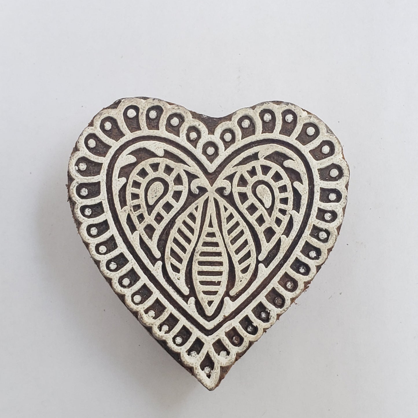 Sello mediano mandala corazón