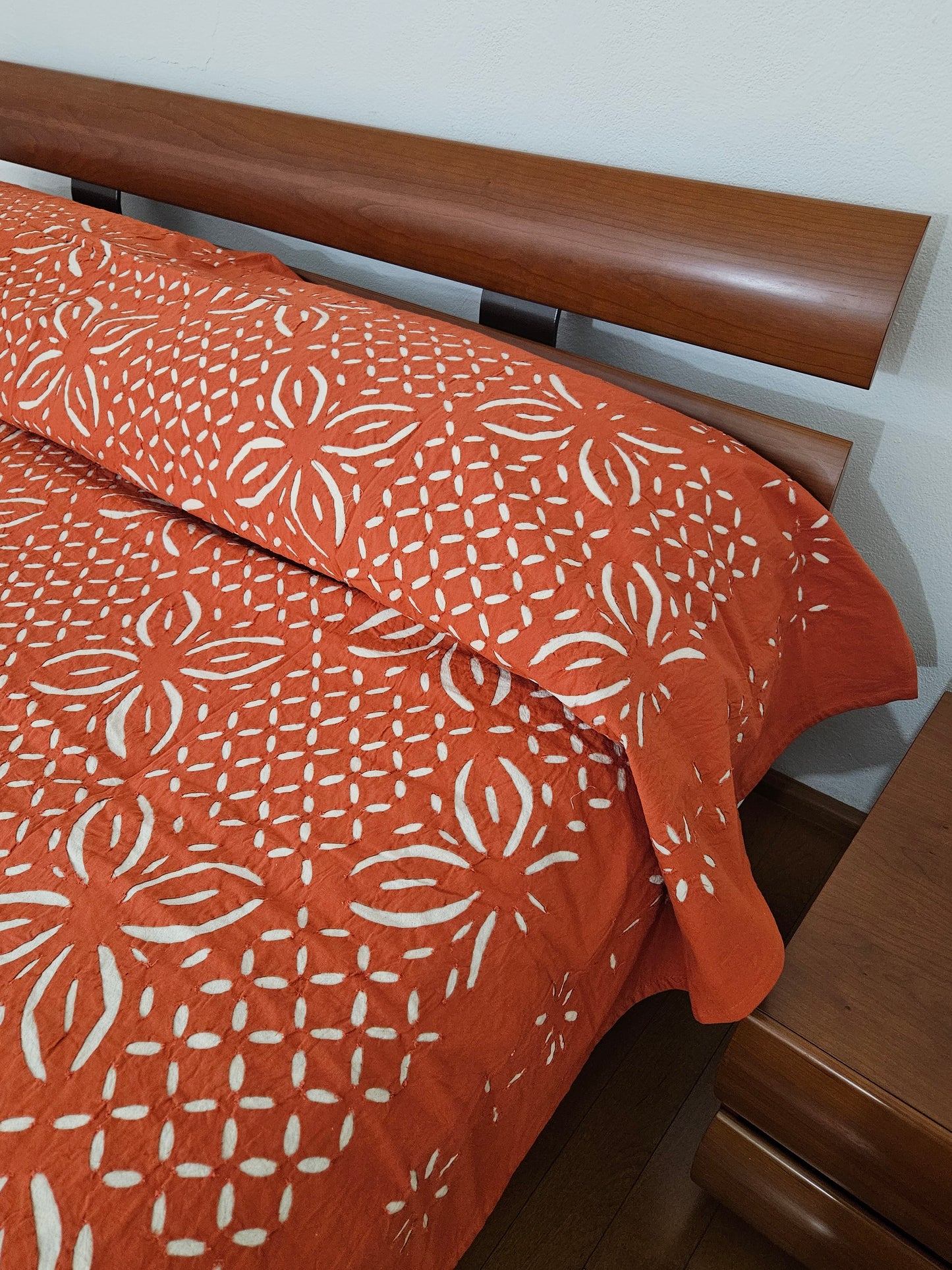 Colcha calada en naranja