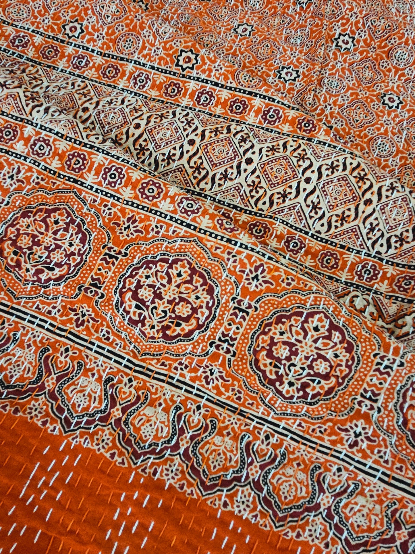 Colcha estampado tradicional. Ajrak naranja