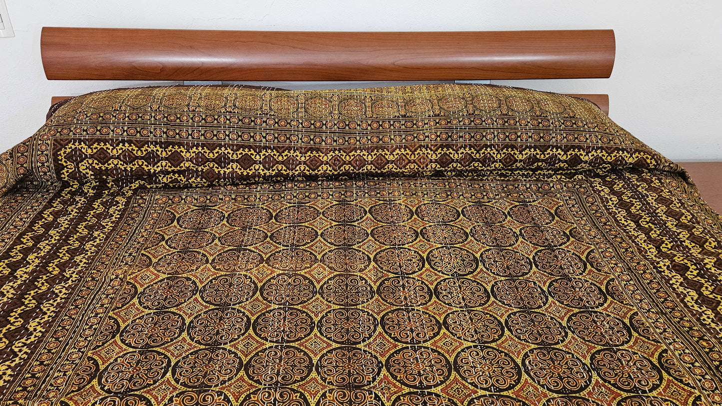 Colcha estampado tradicional. Ajrak Café