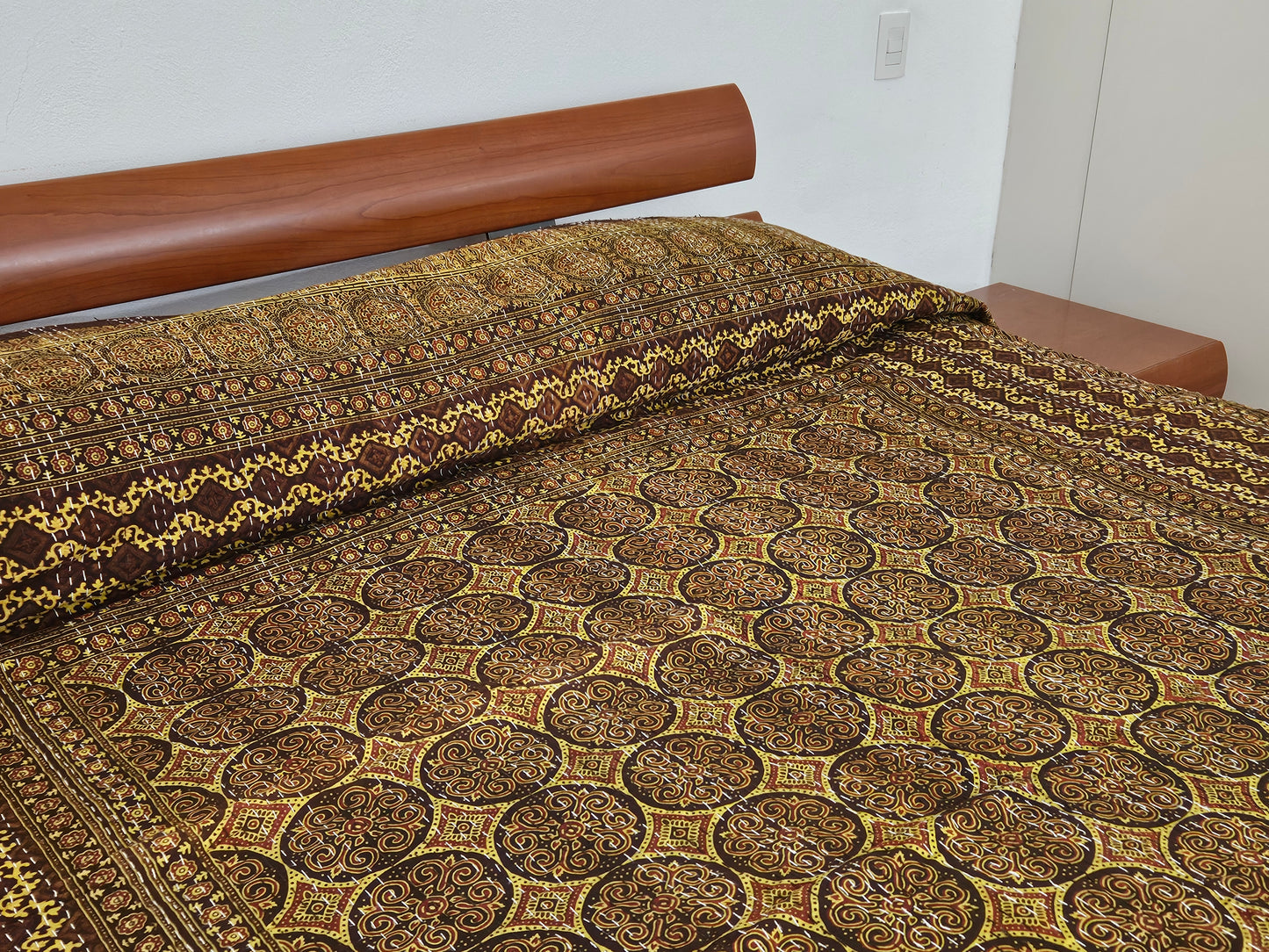 Colcha estampado tradicional. Ajrak Café