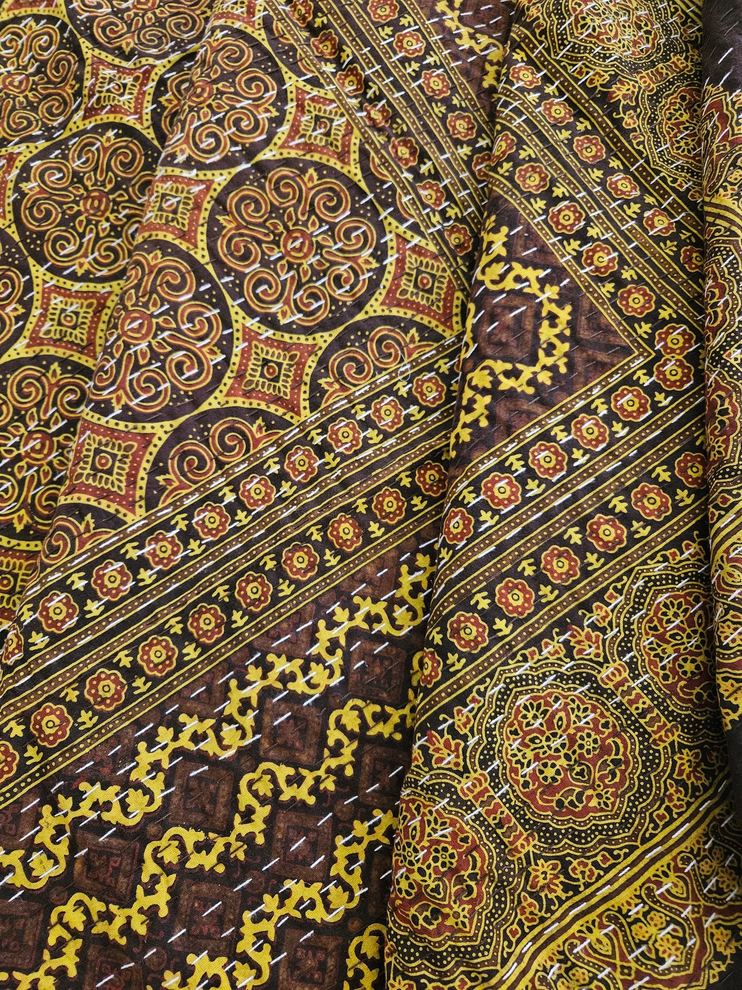 Colcha estampado tradicional. Ajrak Café