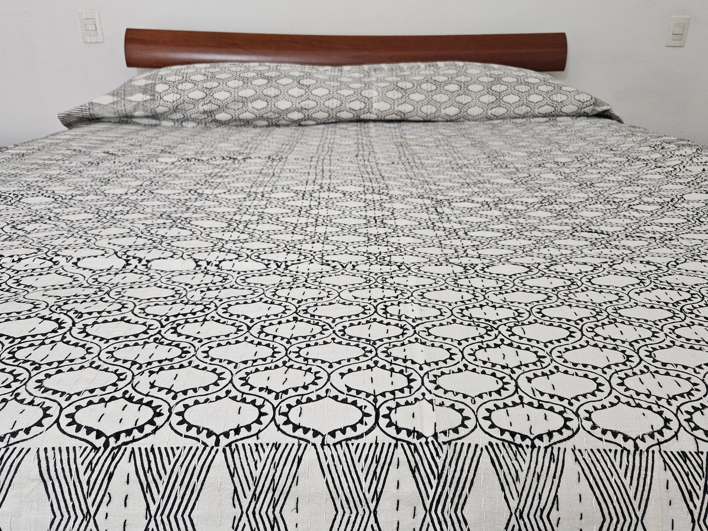 Colcha estampada. Kantha Black