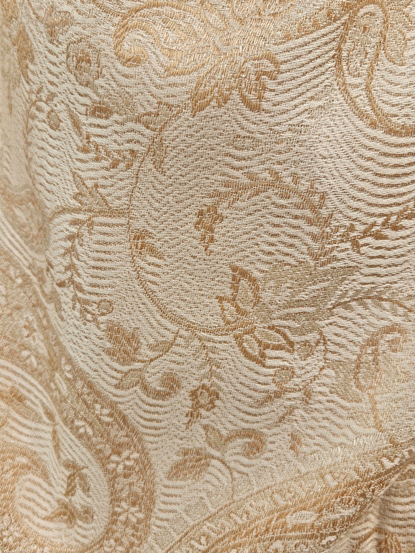 Chal de seda. Beige / dorado