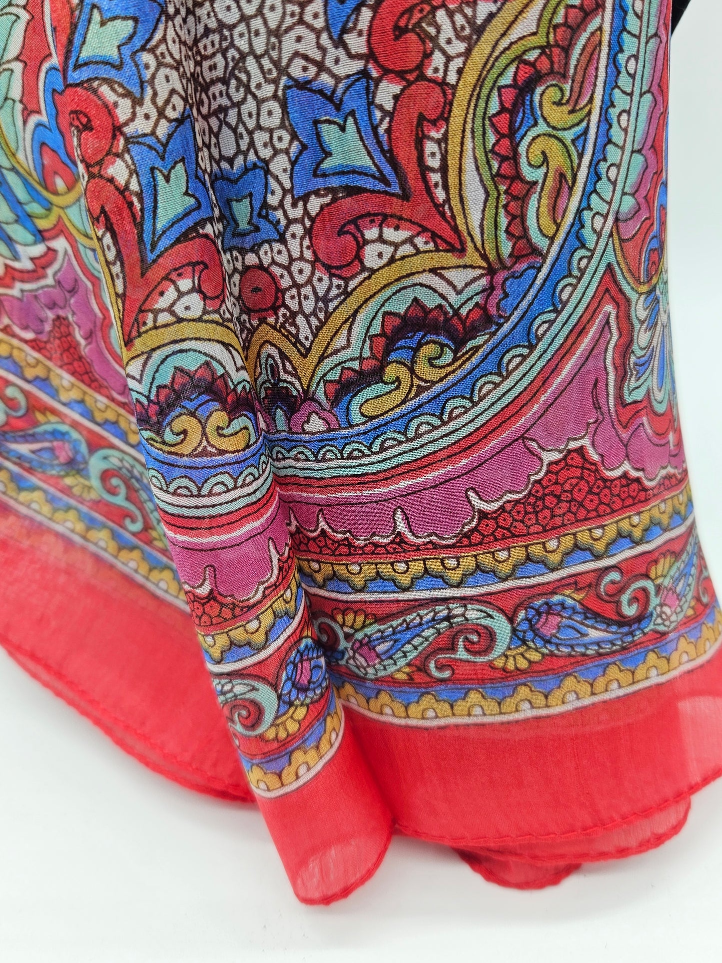 Mascada de seda estampada. Roja