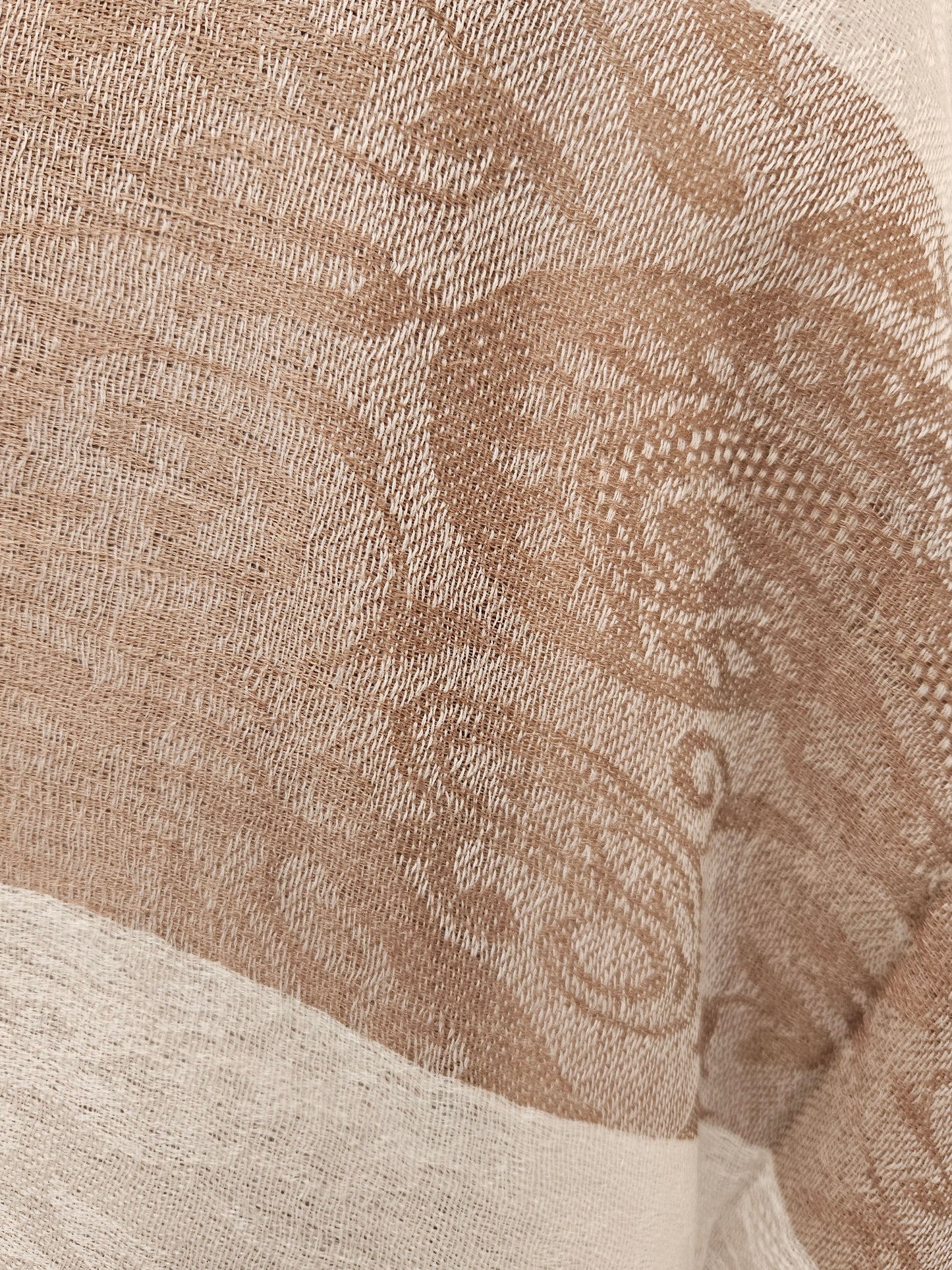 Chal de lana de pashmina. Con blanco