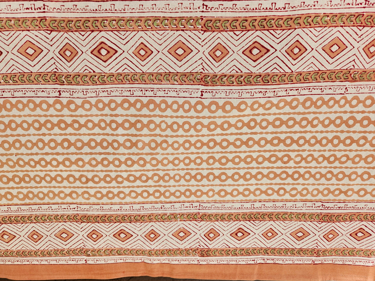 Mantel rectangular 100% algodón estampado a mano. Geranios