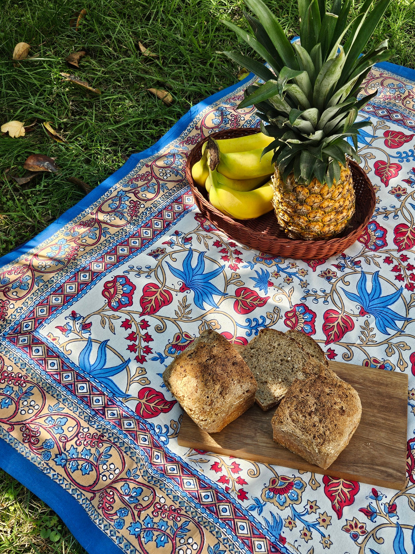 Mantel cuadrado 100% algodón estampado a mano. Ivy blanco