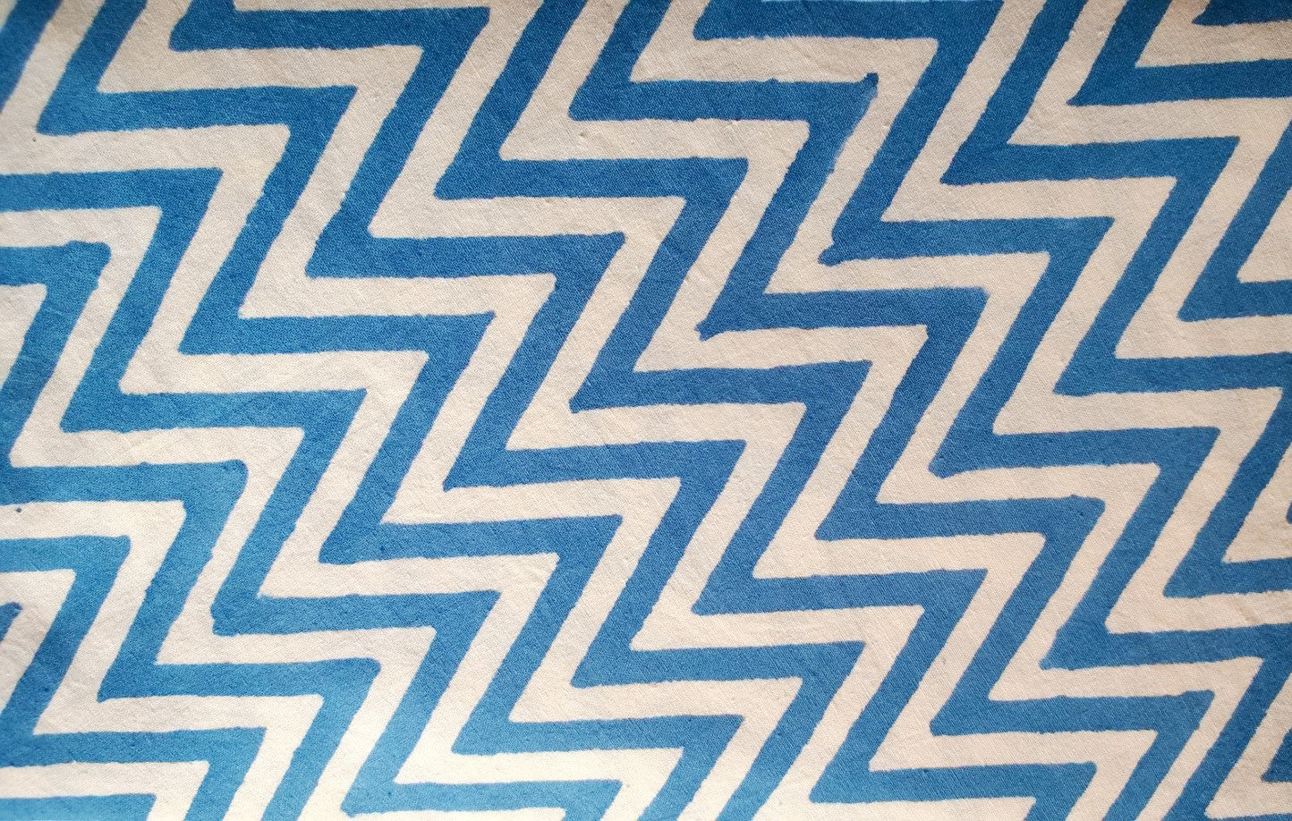 Mantel cuadrado 100% algodón estampado a mano. Grecas