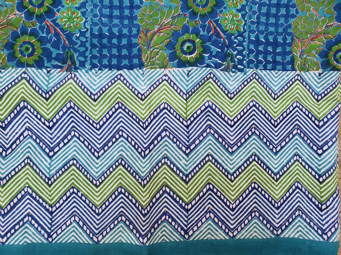 Pareo estampado a mano. Azul borde de grecas