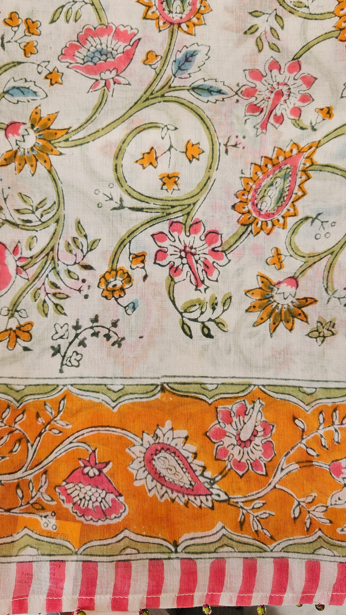 Pareo estampado a mano. 2747 E