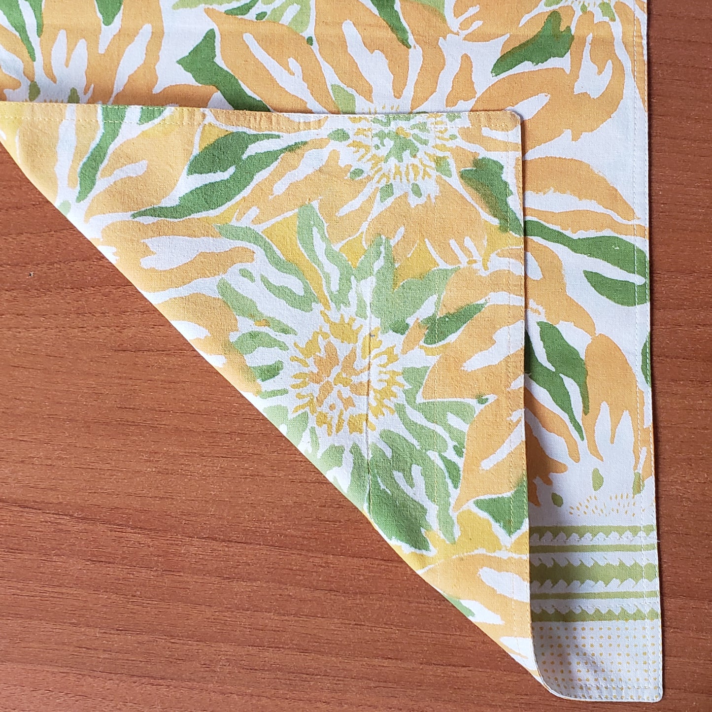Camino de mesa estampado a mano