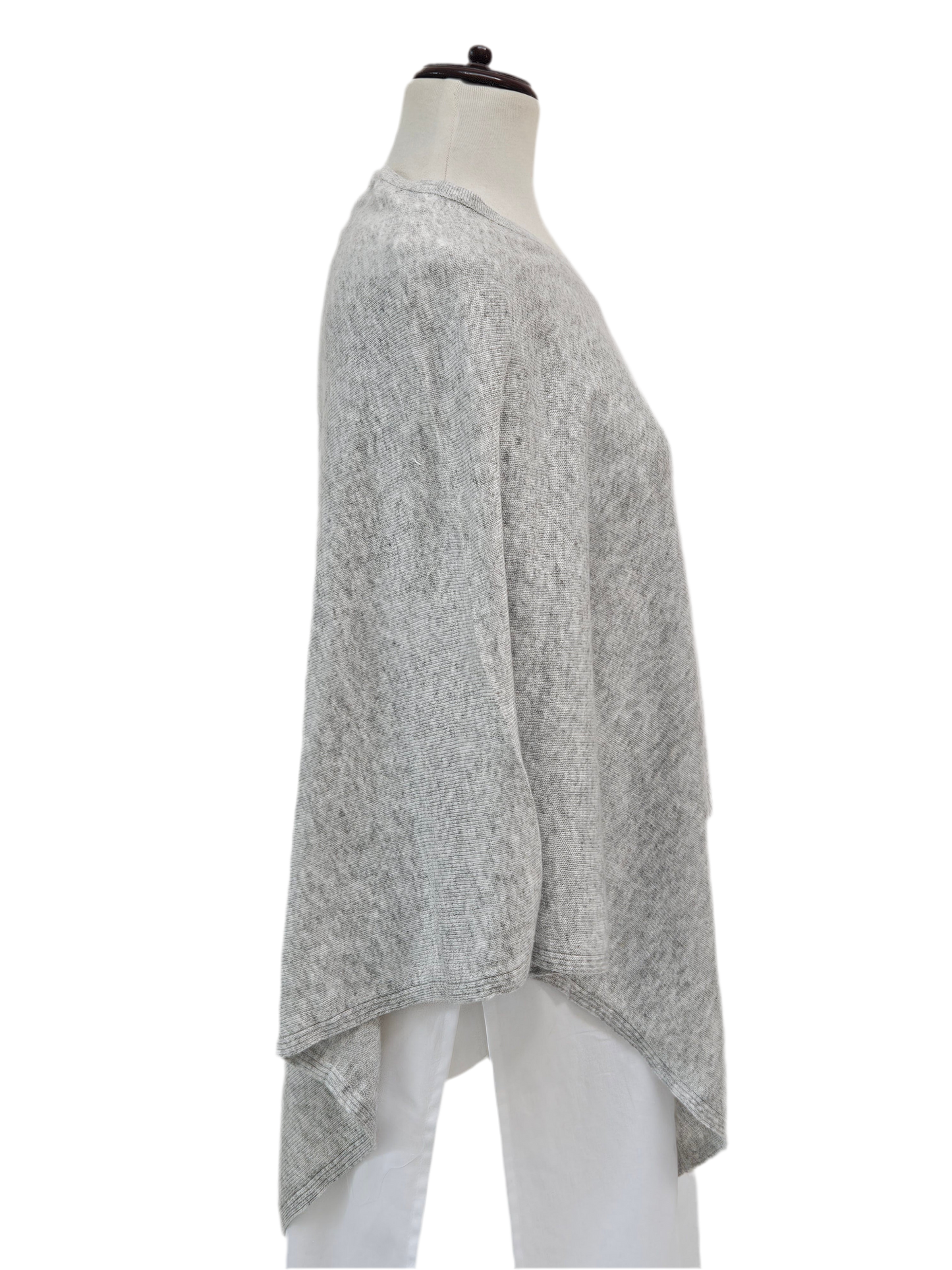 Poncho de lana. Gris claro