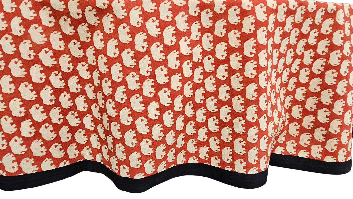 Mantel redondo 100% algodón estampado a mano. Elefantes sobre marrón
