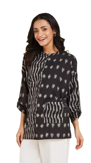 Blusa Ikat negra. Oversize PREVENTA
