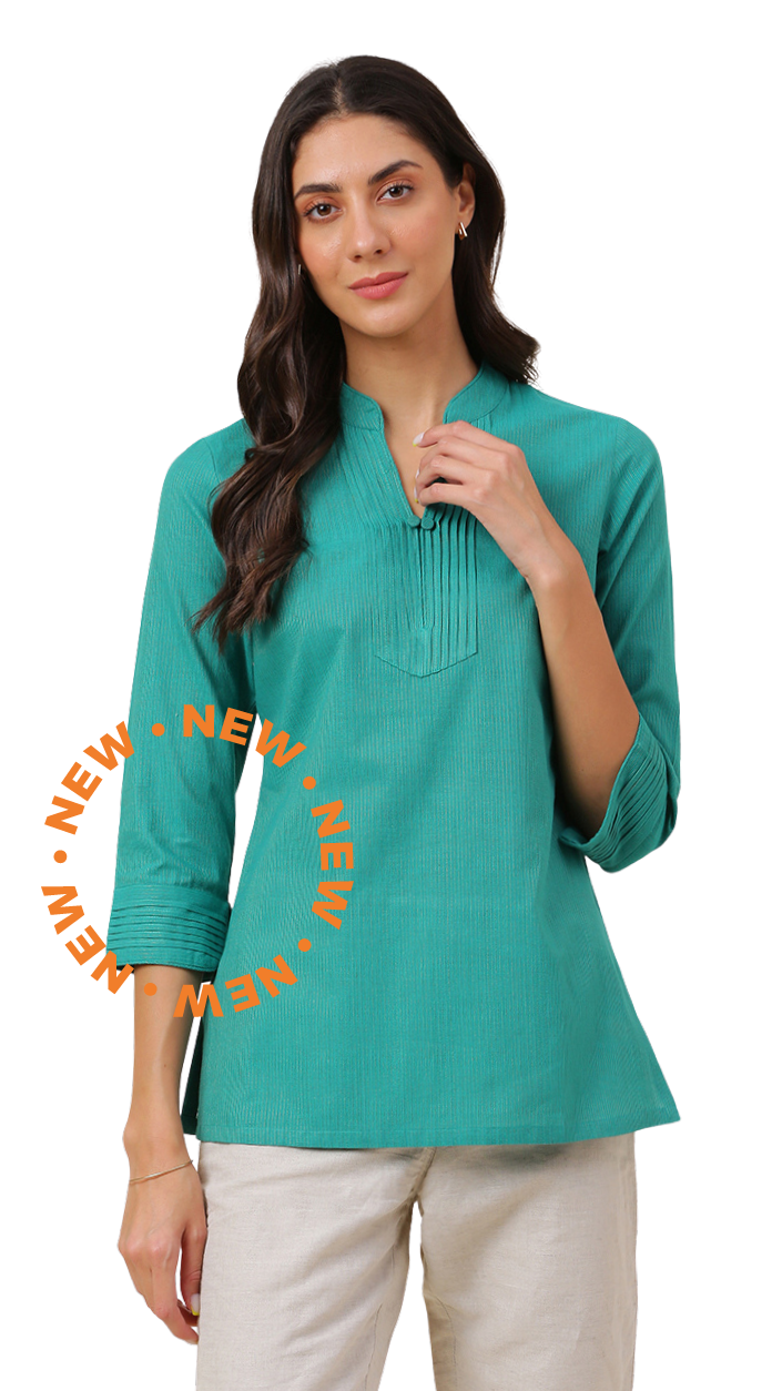 Blusa con pliegues. Turquesa