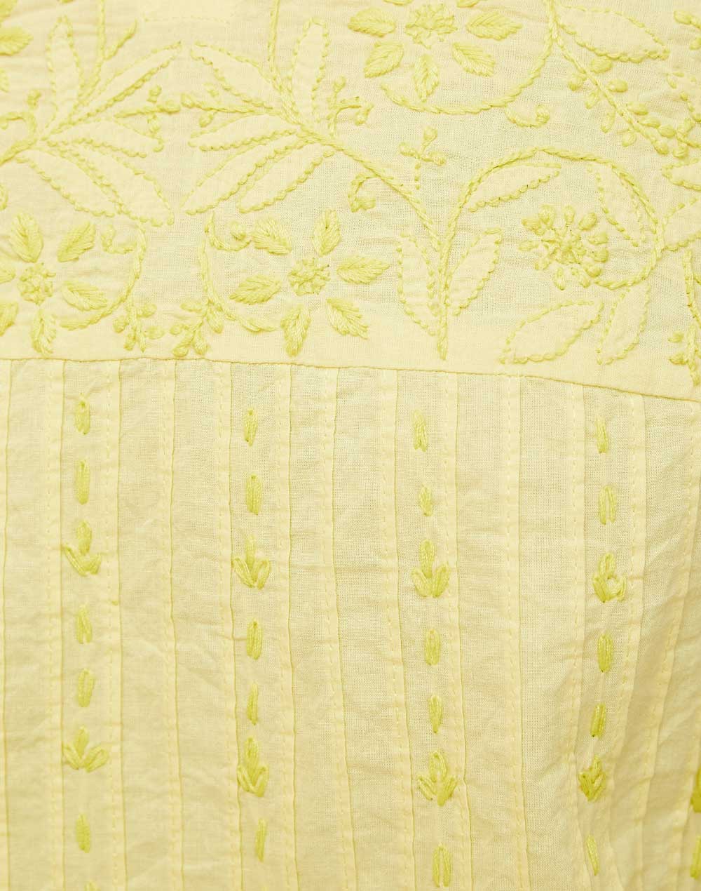 Kurta corta con bordado chikankari. Lima