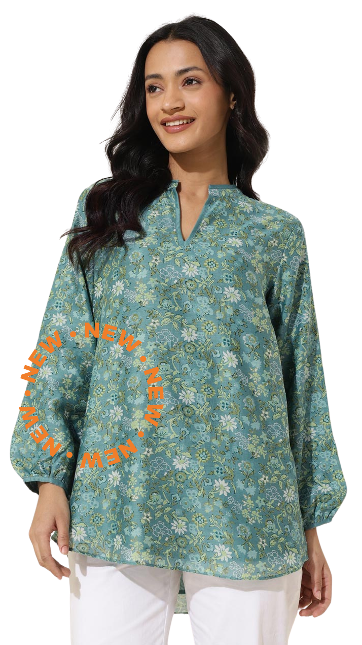 Blusa semi transparente estampada. Verde