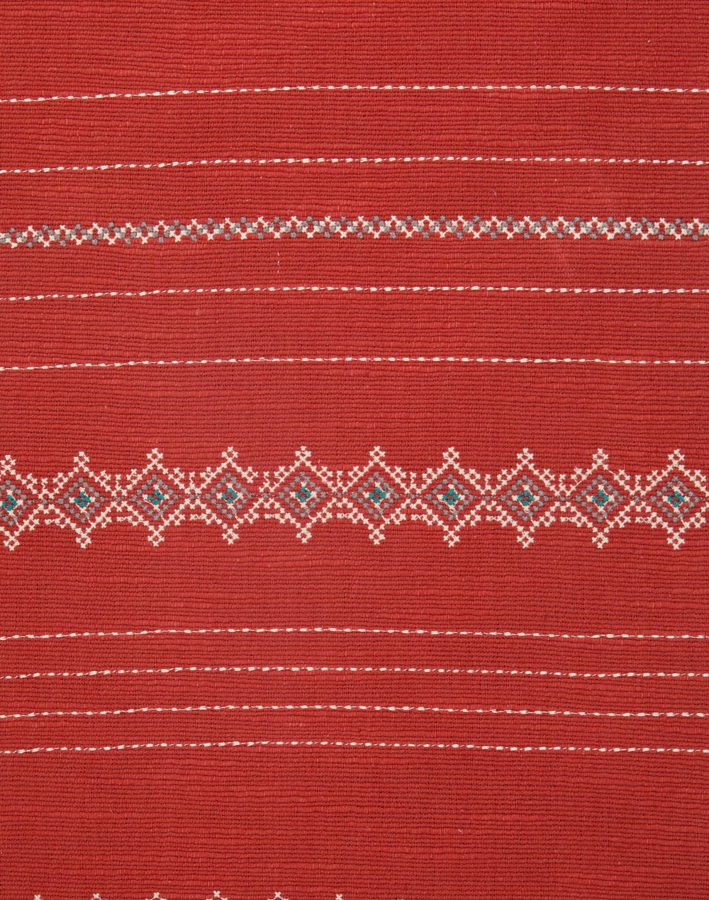Camino de mesa bordado. Madesh Rojo