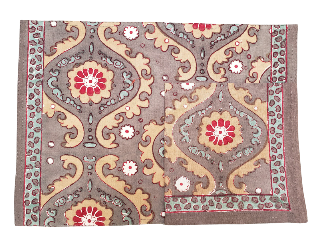Mantel individual con servilleta. Estampado a mano