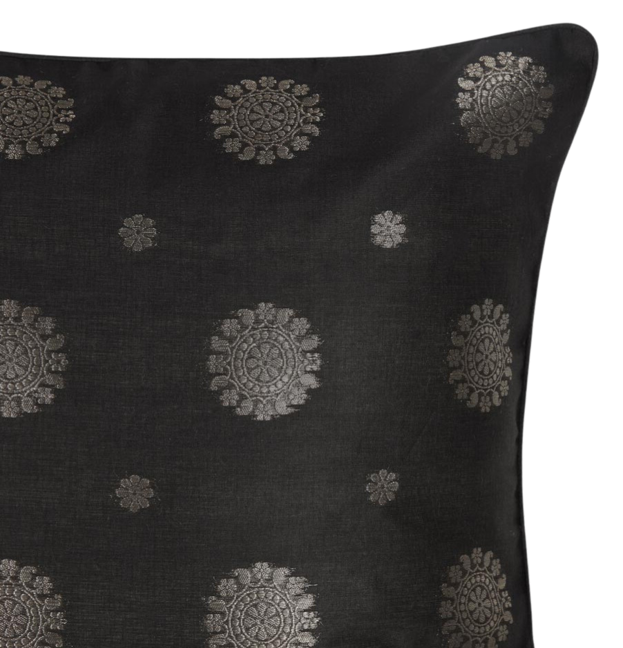 Funda de cojín. Combinación algodón y bordado metálico. Negro 40x40
