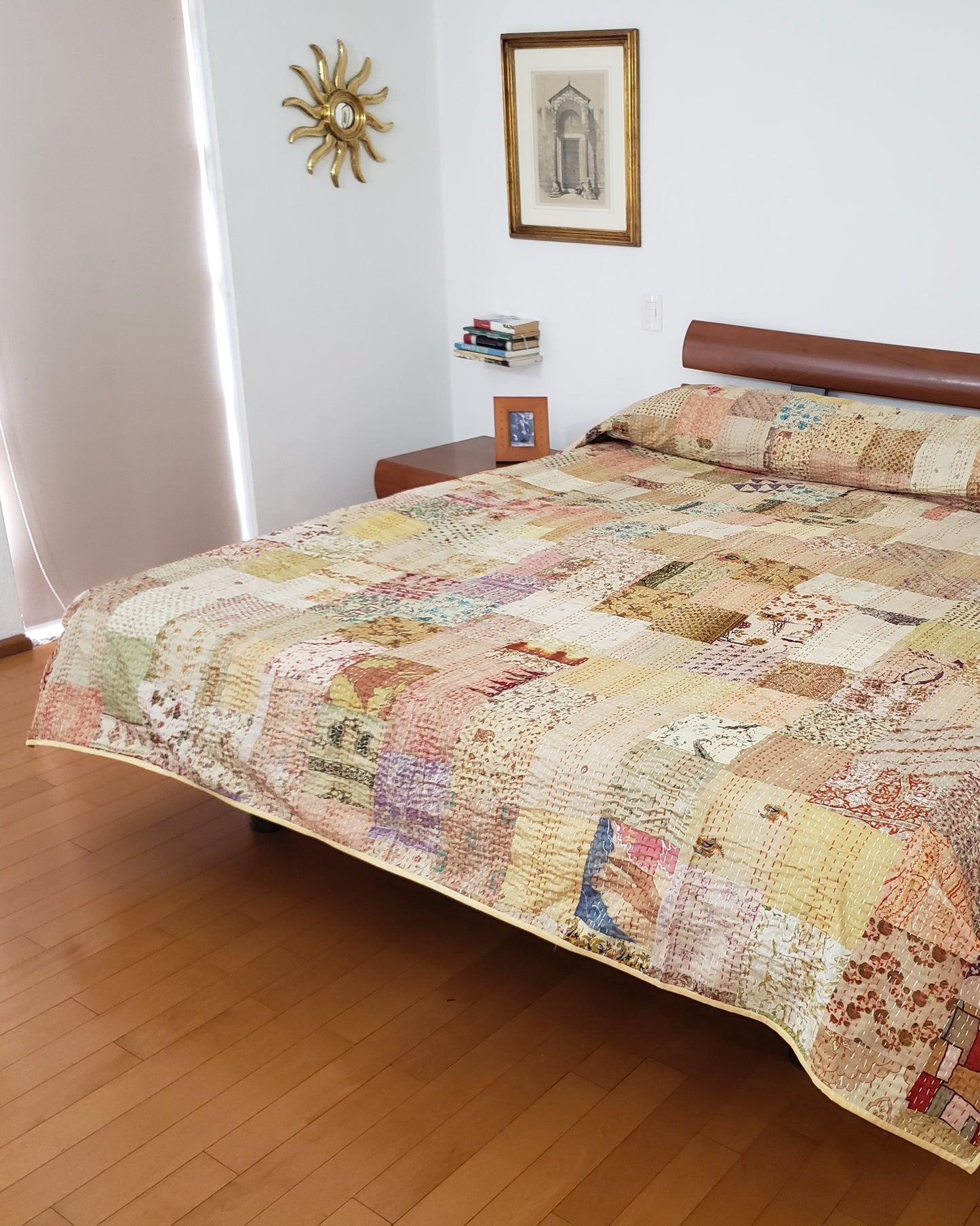 Colcha de seda patchwork. Tonos beige