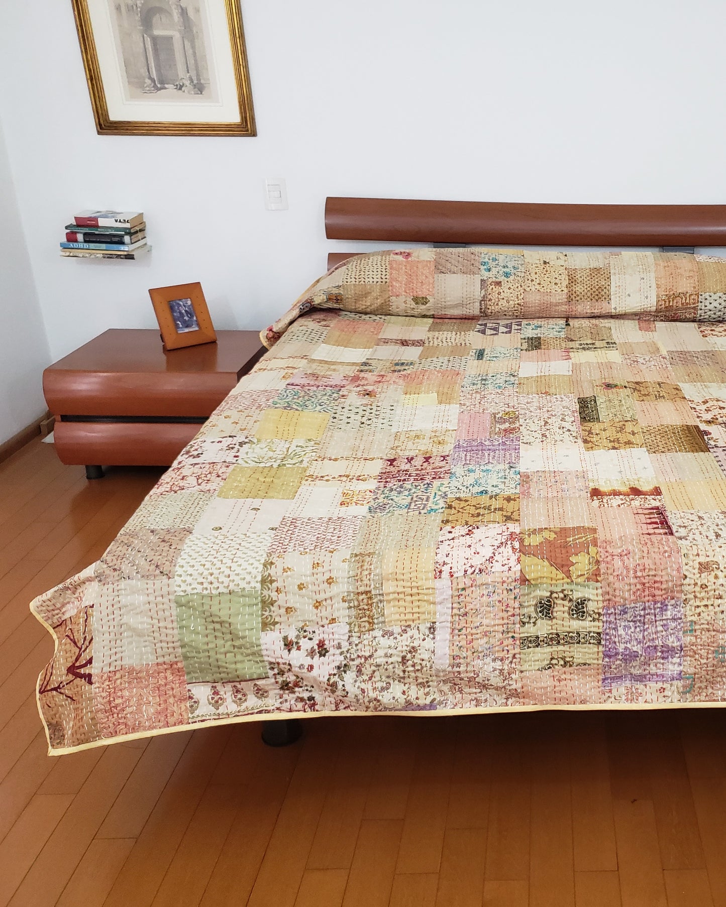 Colcha de seda patchwork. Tonos beige