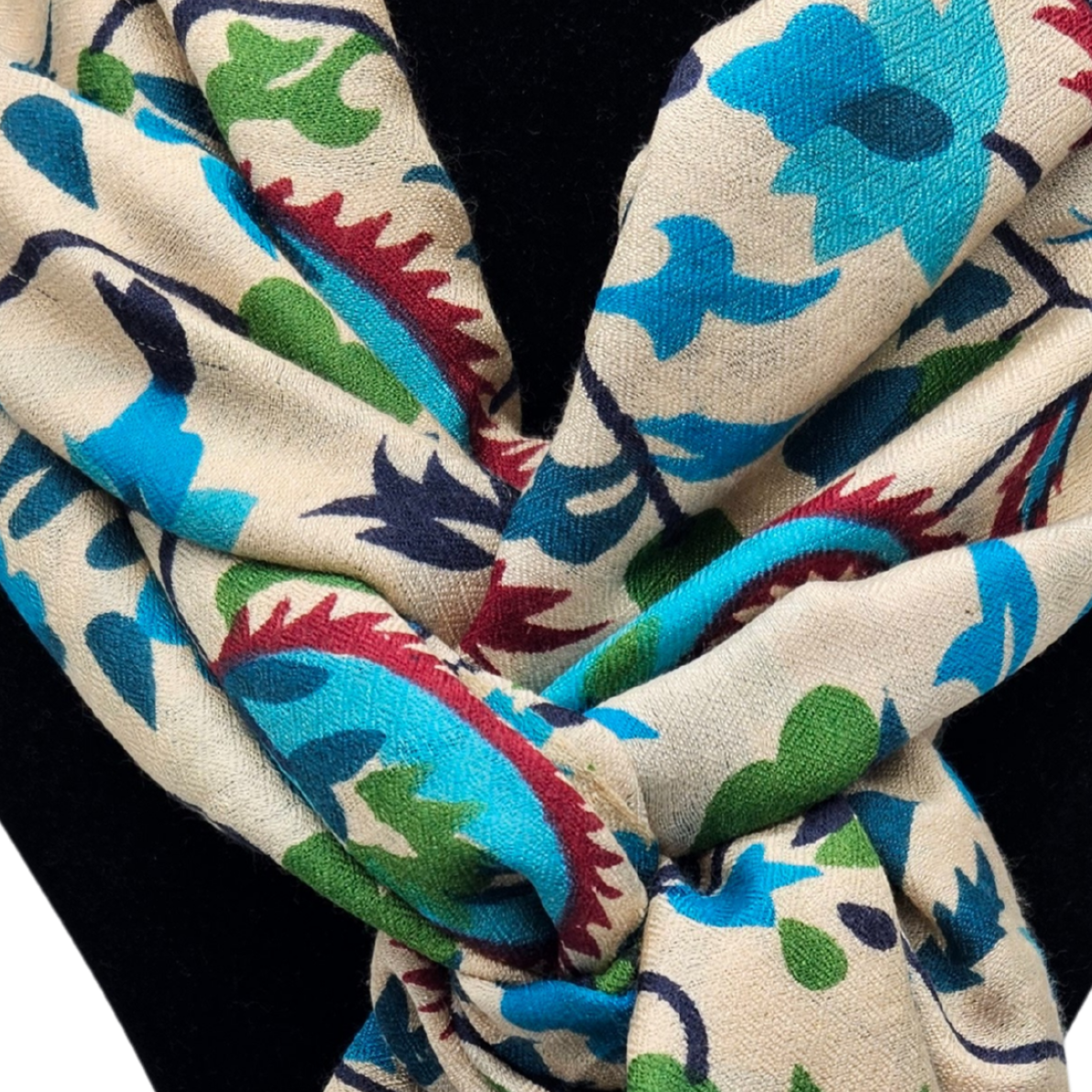 Mascada de algodón estampada. Beige con azul claro