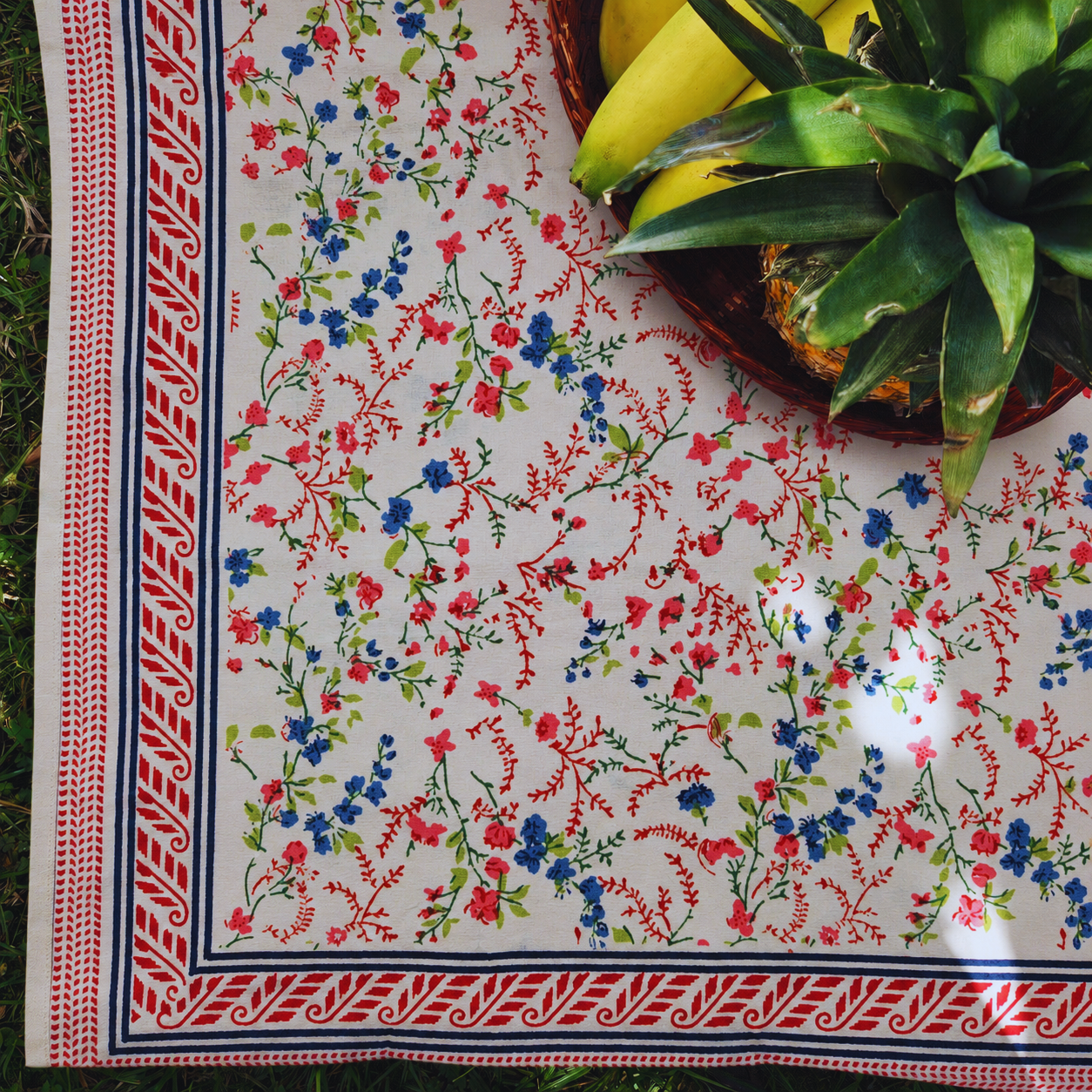 Mantel cuadrado 100% algodón estampado a mano. Bikaner flower