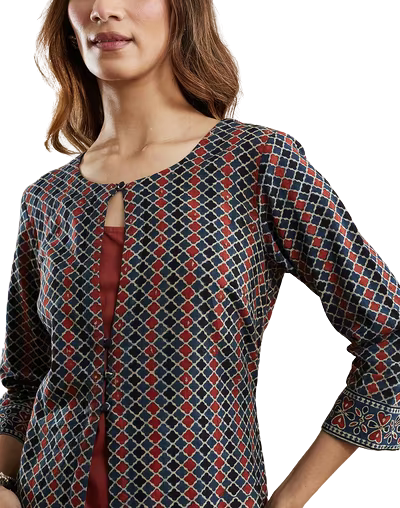 Kurta larga (set) estampada. Slim Fit marrón. Nueva