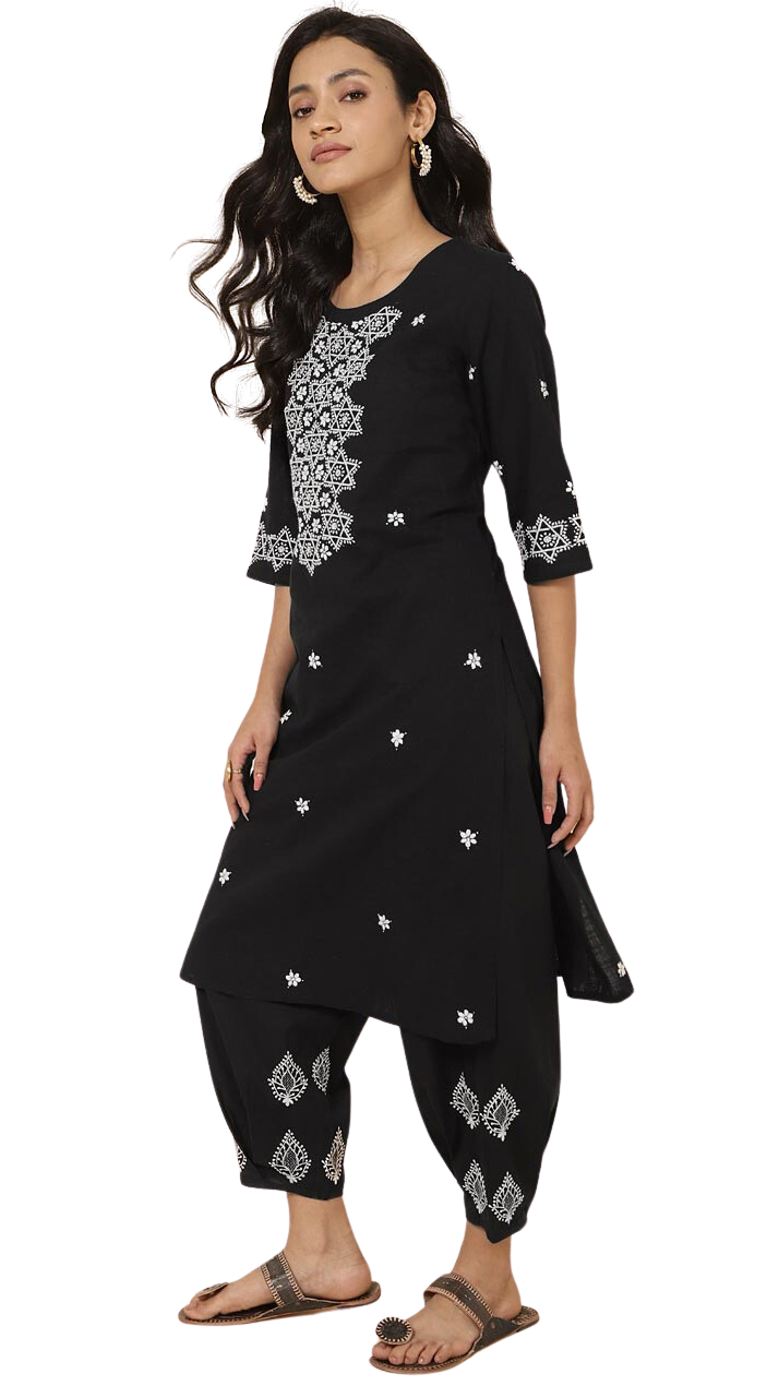 Kurta larga con bordado chikankari. Negra