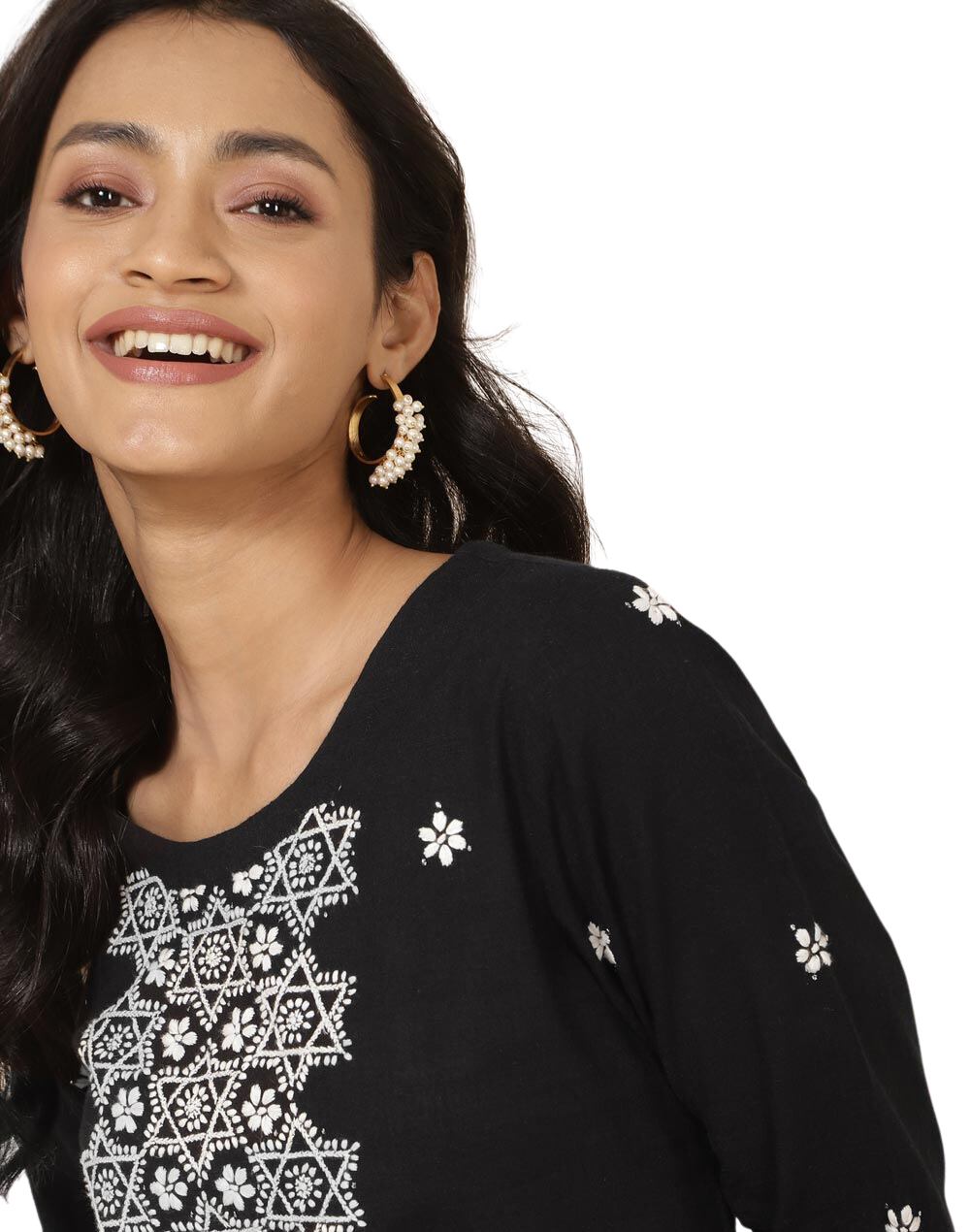Kurta larga con bordado chikankari. Negra