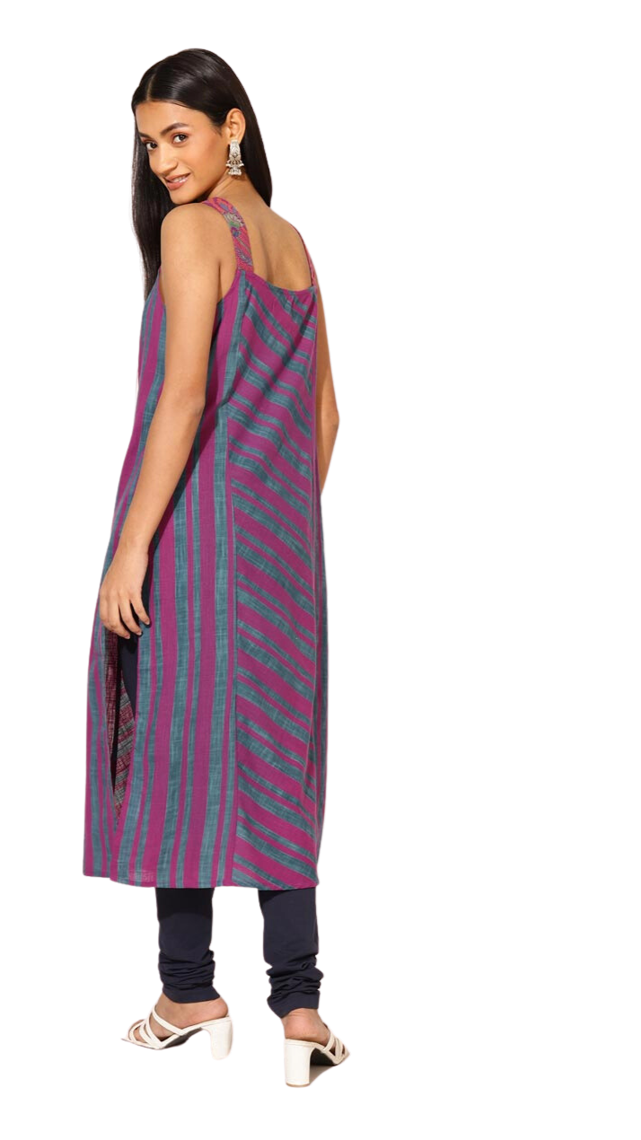 Kurta larga con cuello cuadrado. Morada