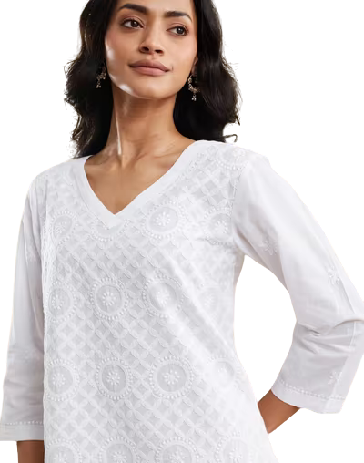 Kurta corta. Bordada en chikankari. Slim Fit Blanca. Nueva