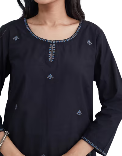 Kurta corta. Bordada. Slim Fit Negra. Nueva