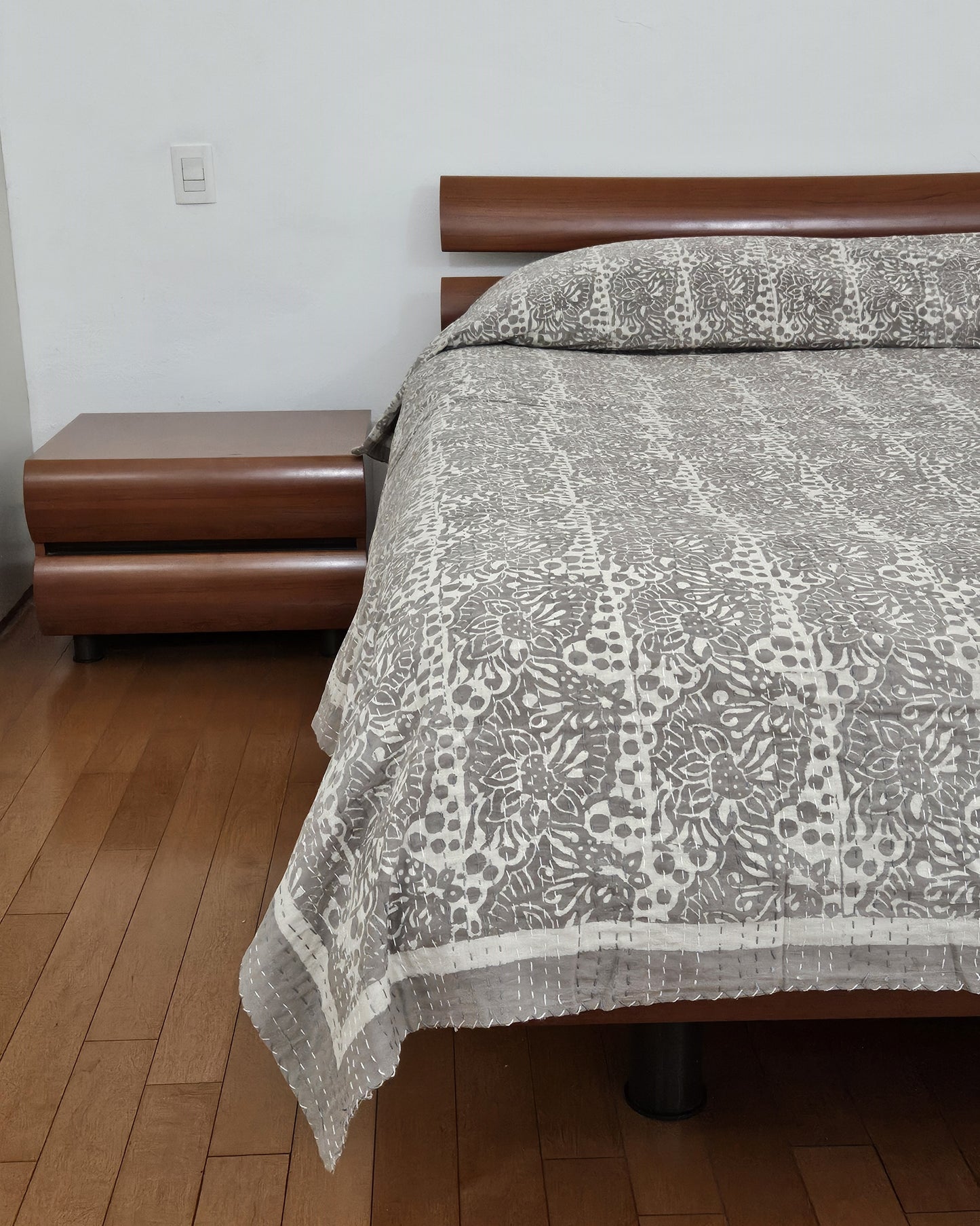 Colcha estampada. Kantha Grey / Brown
