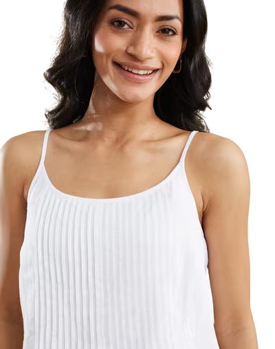Blusa de tirantes plisada. Blanca. Nueva