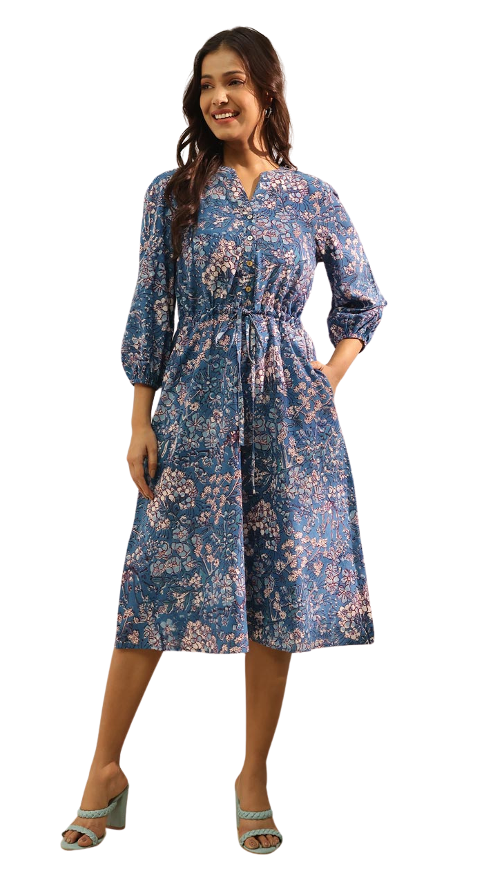 Vestido largo estampado con manga. Azul