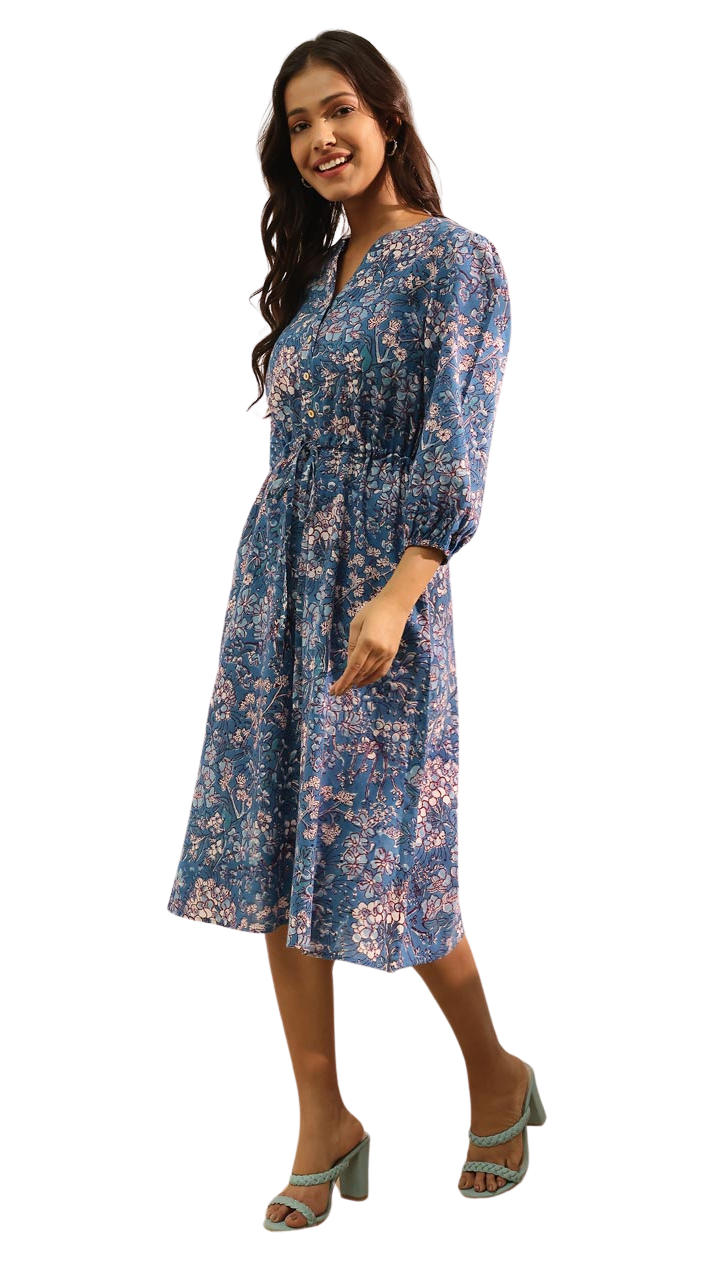 Vestido largo estampado con manga. Azul
