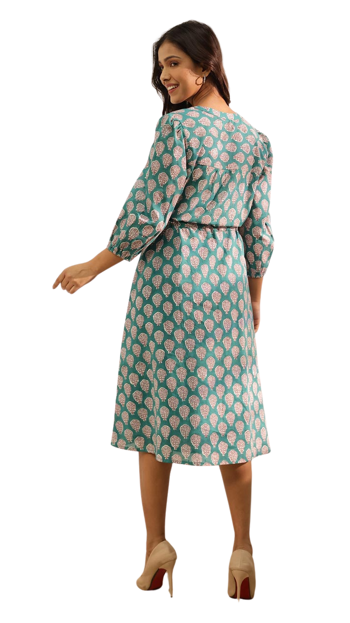 Vestido largo estampado con manga. Verde